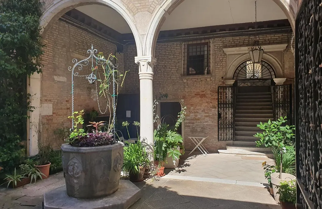 Al Mezzanino, Palazzo Torniello-1