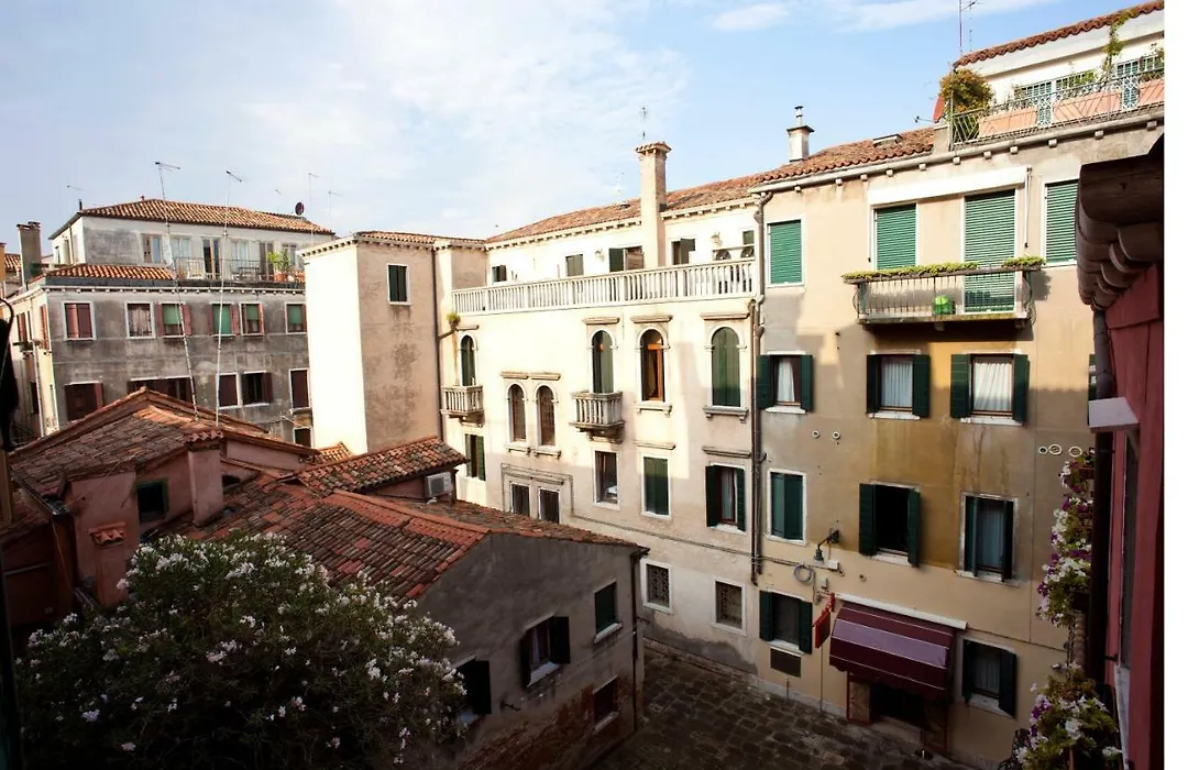 Al Mezzanino, Palazzo Torniello-1