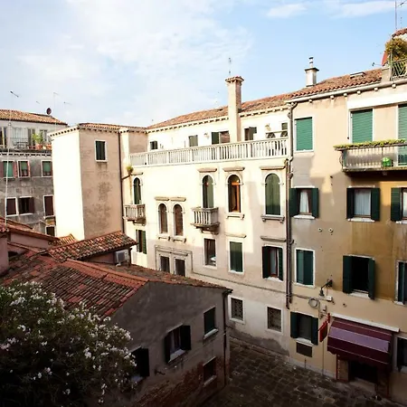 Al Mezzanino, Palazzo Torniello-3